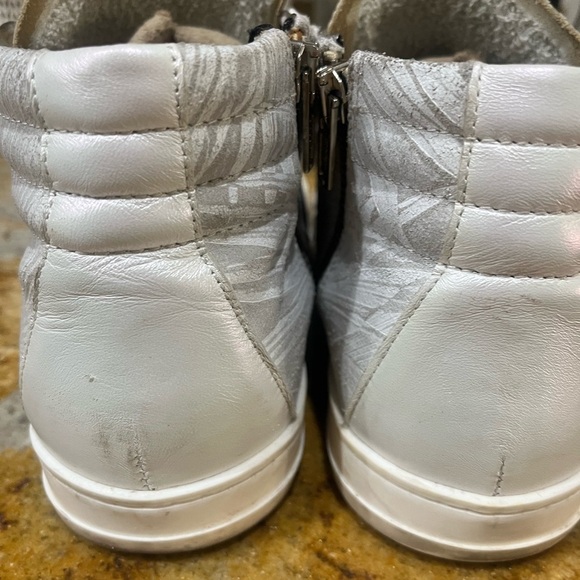 P448 leather woman’s shoes.  Size 8 - Picture 5 of 10